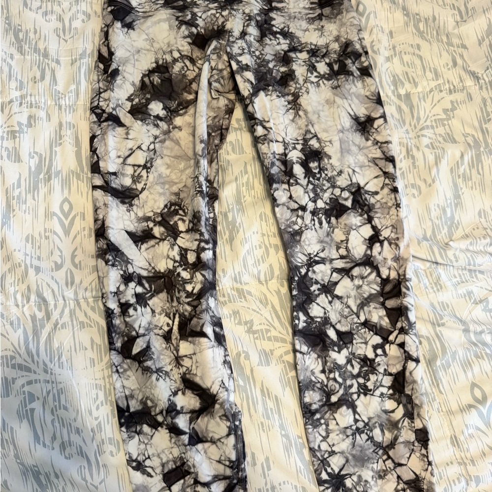 Lululemon Black & White Marble Tie-Dye Leggings